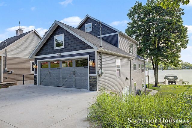 8558 Brower Lake Drive, Rockford, MI 49341