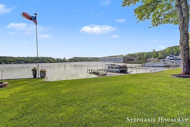 8558 Brower Lake Drive, Rockford, MI 49341