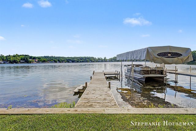 8558 Brower Lake Drive, Rockford, MI 49341