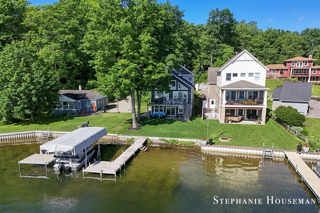 8558 Brower Lake Drive, Rockford, MI 49341