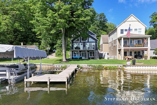 8558 Brower Lake Drive, Rockford, MI 49341