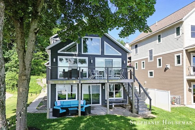 8558 Brower Lake Drive, Rockford, MI 49341