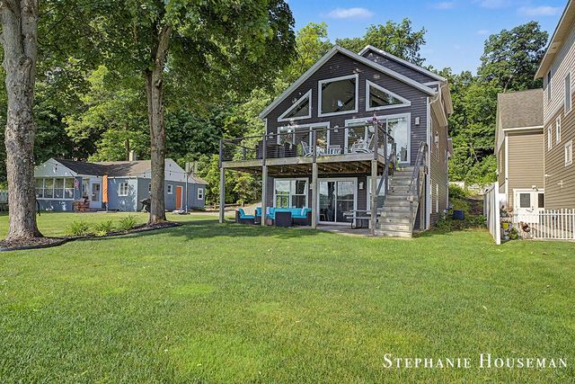 8558 Brower Lake Drive, Rockford, MI 49341