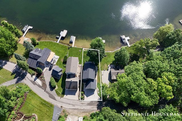 8558 Brower Lake Drive, Rockford, MI 49341
