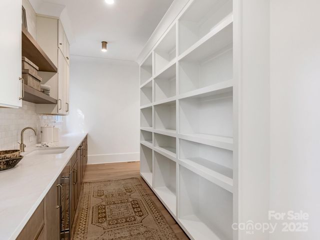 1511 Cavendish Court, Charlotte, NC 28211