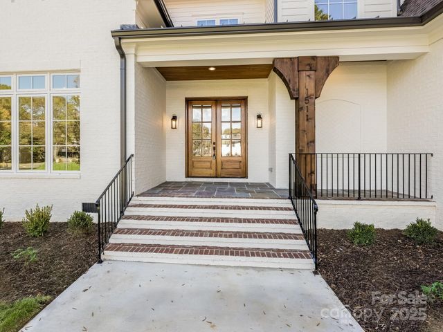 1511 Cavendish Court, Charlotte, NC 28211