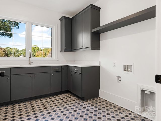 1511 Cavendish Court, Charlotte, NC 28211