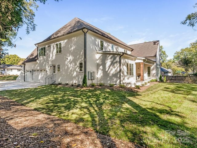 1511 Cavendish Court, Charlotte, NC 28211