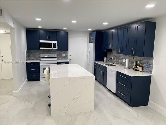 22615 SW 66th Ave 109, Boca Raton, FL 33428