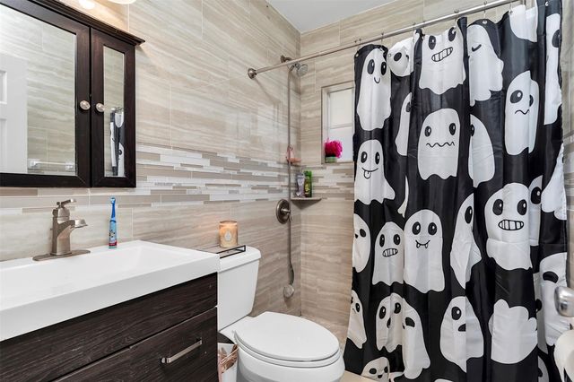 531 NE 61st St, Oakland Park, FL 33334