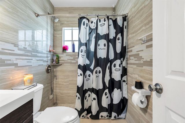 531 NE 61st St, Oakland Park, FL 33334