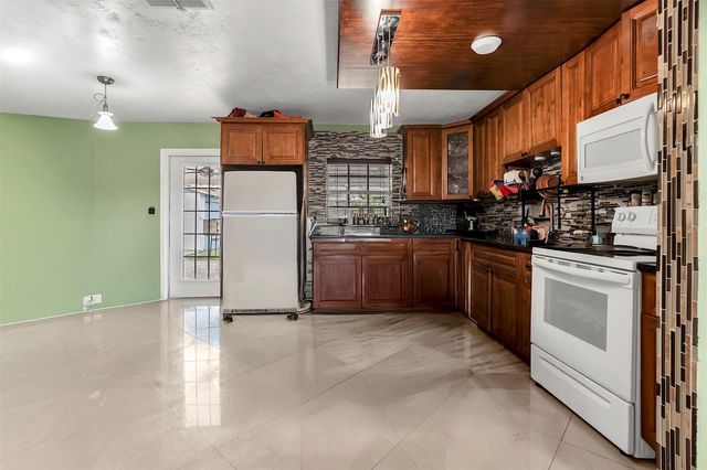 531 NE 61st St, Oakland Park, FL 33334