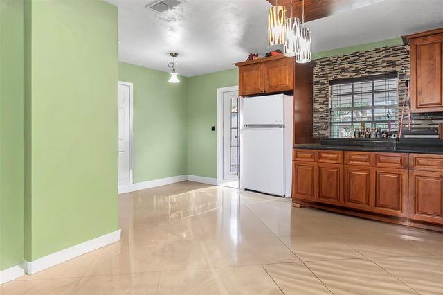 531 NE 61st St, Oakland Park, FL 33334