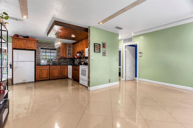 531 NE 61st St, Oakland Park, FL 33334