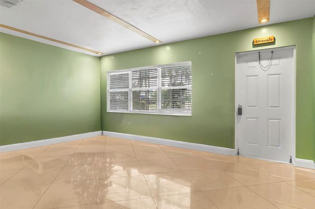 531 NE 61st St, Oakland Park, FL 33334