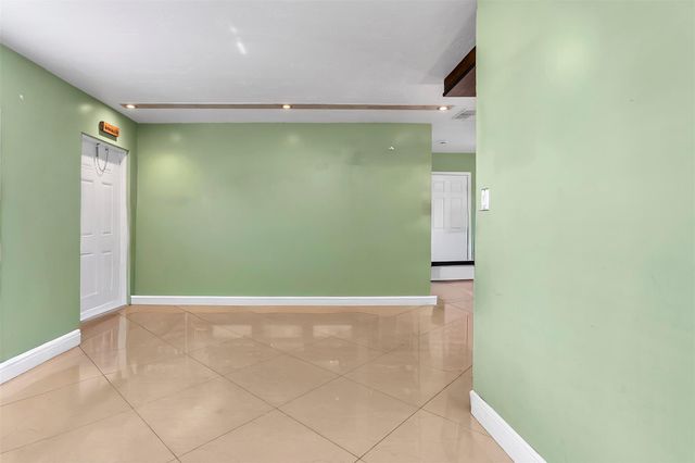 531 NE 61st St, Oakland Park, FL 33334