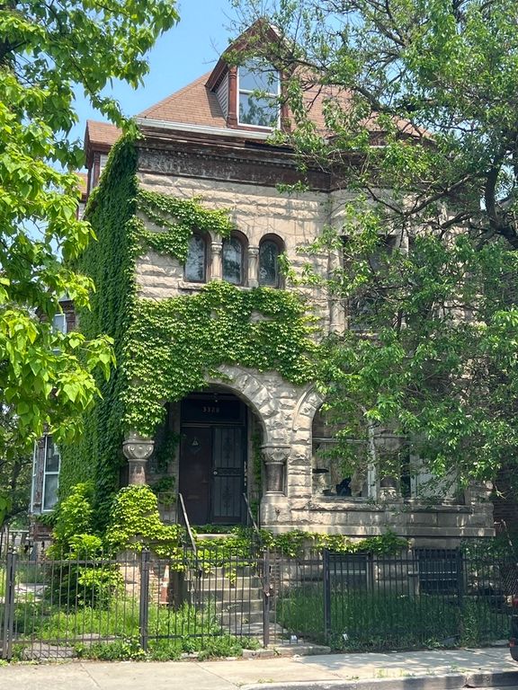 3328 W Warren Boulevard, Chicago, IL 60624