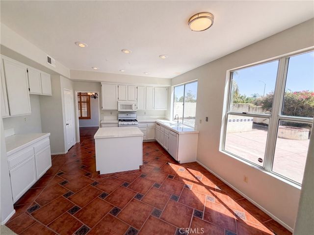 8932 Mesa Oak, Riverside, CA 92508