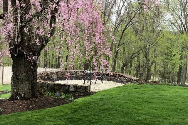 5 Main Dr, Wenham, MA 01984