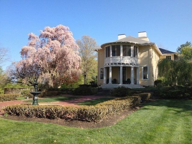 5 Main Dr, Wenham, MA 01984