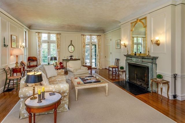 5 Main Dr, Wenham, MA 01984