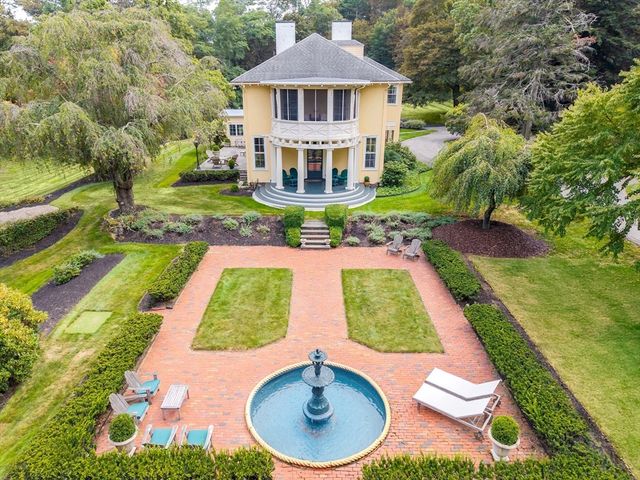 5 Main Dr, Wenham, MA 01984