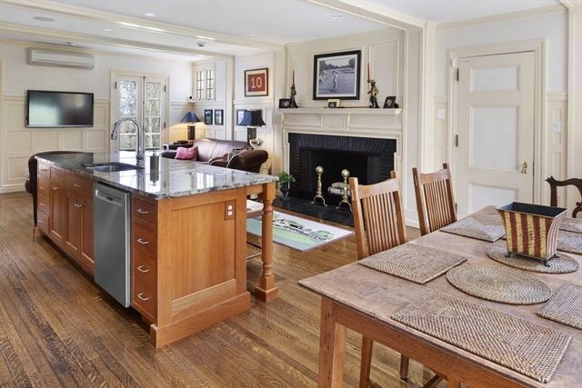 5 Main Dr, Wenham, MA 01984