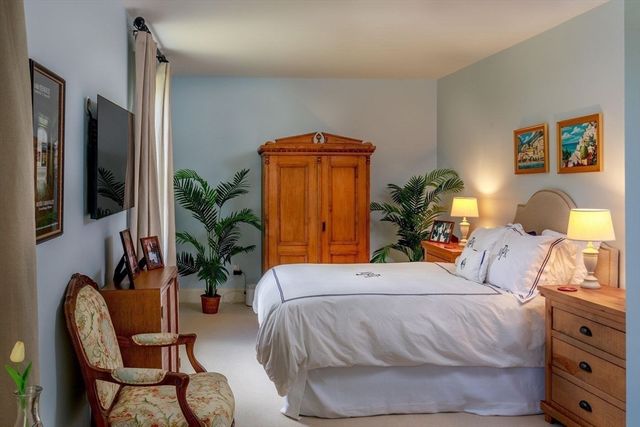 5 Main Dr, Wenham, MA 01984