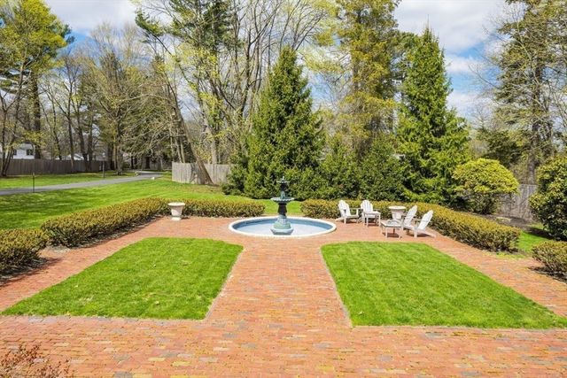 5 Main Dr, Wenham, MA 01984