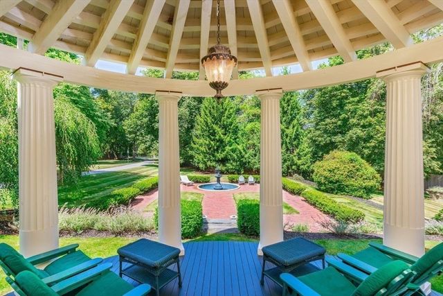 5 Main Dr, Wenham, MA 01984