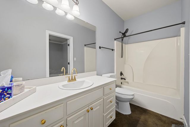 32430 Creek Pointe Dr, Denham Springs, LA 70726