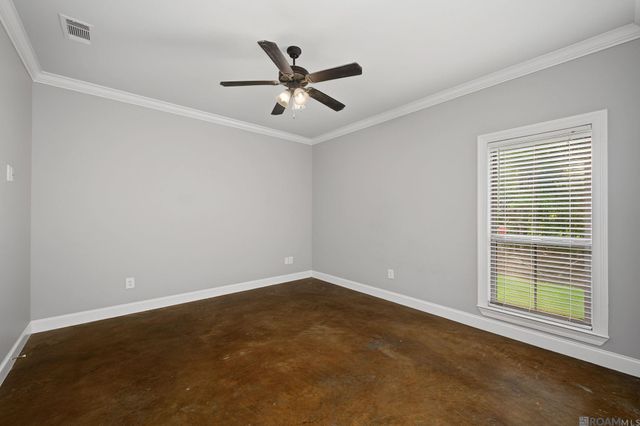 32430 Creek Pointe Dr, Denham Springs, LA 70726
