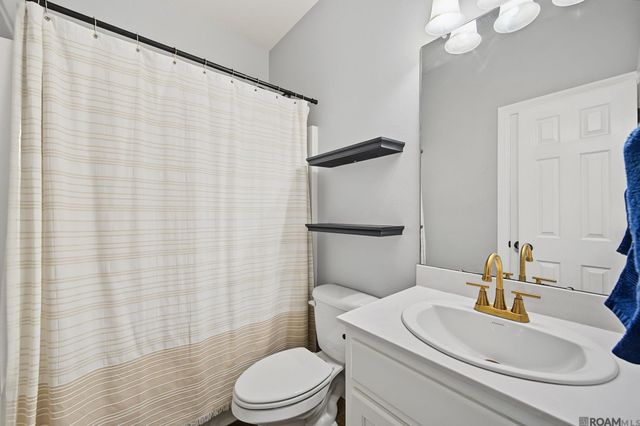 32430 Creek Pointe Dr, Denham Springs, LA 70726