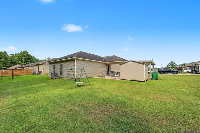 32430 Creek Pointe Dr, Denham Springs, LA 70726
