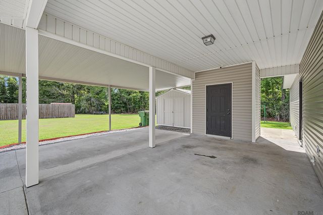 32430 Creek Pointe Dr, Denham Springs, LA 70726