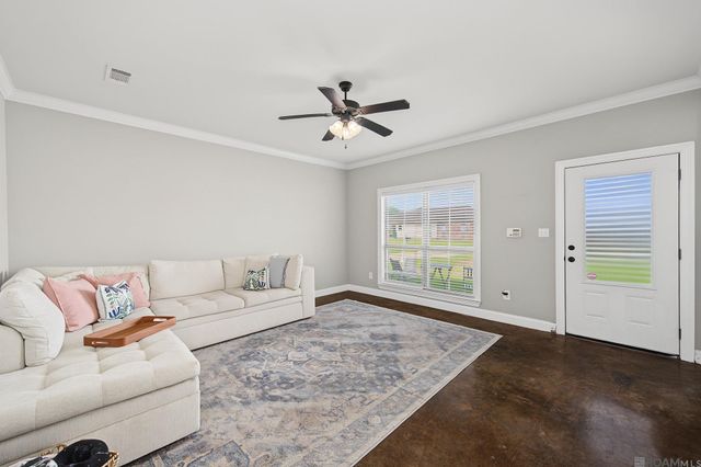 32430 Creek Pointe Dr, Denham Springs, LA 70726