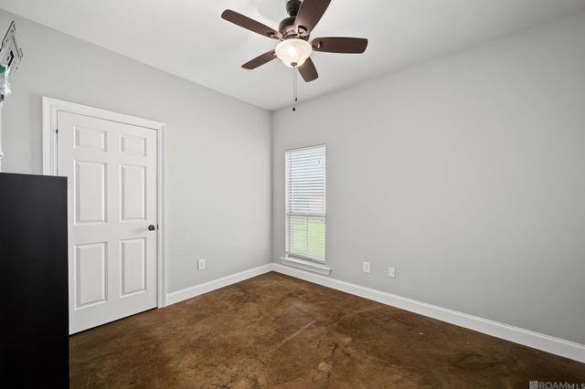 32430 Creek Pointe Dr, Denham Springs, LA 70726