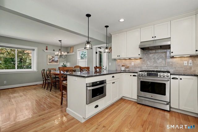 18 Cherryfield Drive, West Hartford, CT 06107
