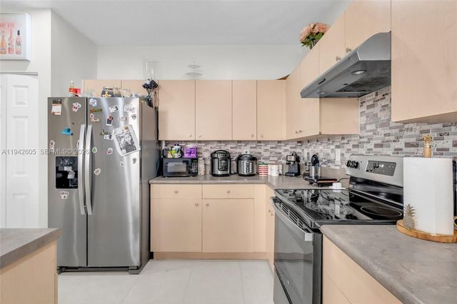 950 NE 42nd Pl, Homestead, FL 33033