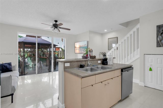 950 NE 42nd Pl, Homestead, FL 33033