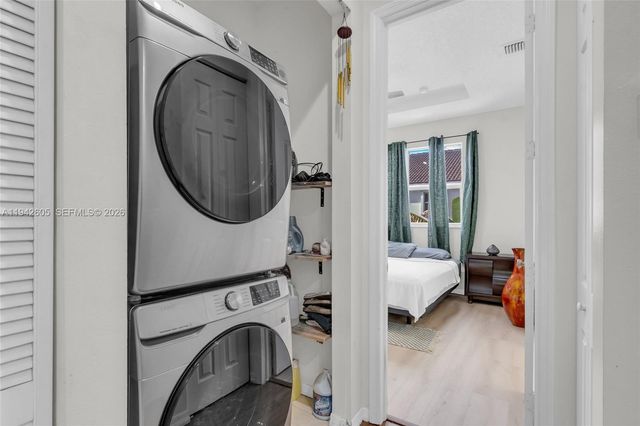 950 NE 42nd Pl, Homestead, FL 33033