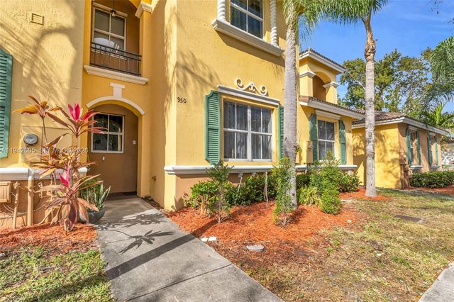 950 NE 42nd Pl, Homestead, FL 33033