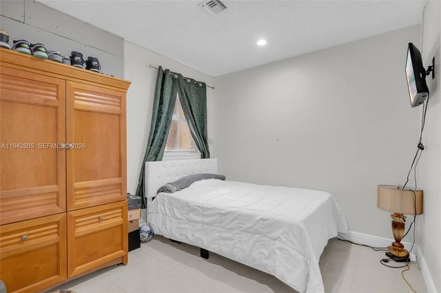 950 NE 42nd Pl, Homestead, FL 33033