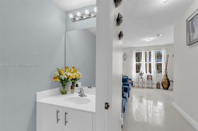 950 NE 42nd Pl, Homestead, FL 33033