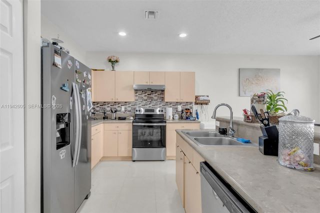 950 NE 42nd Pl, Homestead, FL 33033