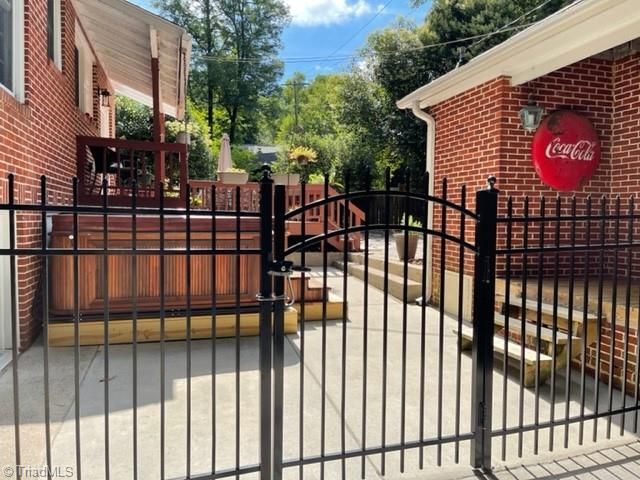 1907 Madison Avenue, Greensboro, NC 27403