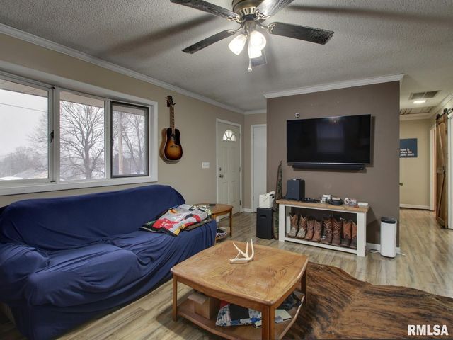 560 TREMONT Street, Barry, IL 62312