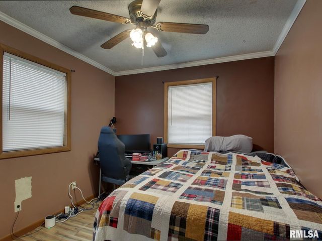 560 TREMONT Street, Barry, IL 62312