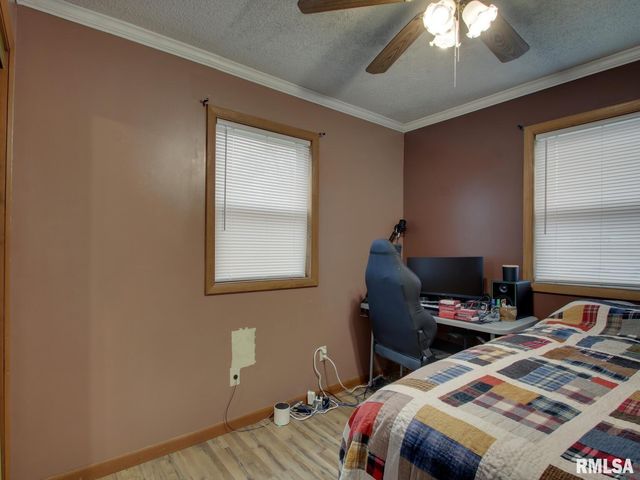 560 TREMONT Street, Barry, IL 62312