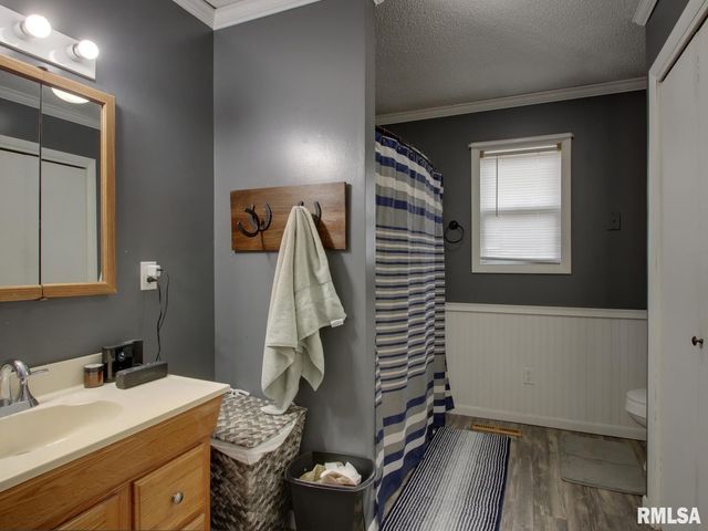 560 TREMONT Street, Barry, IL 62312